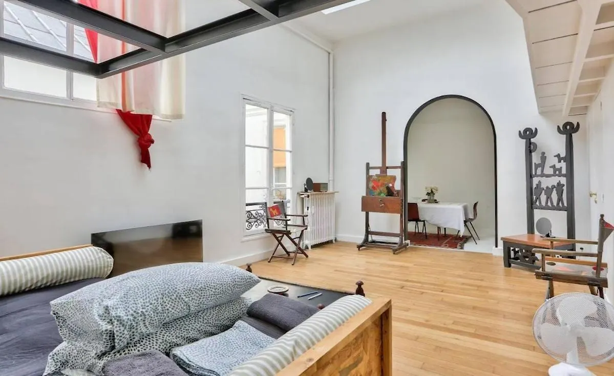 Apartment On Rue Pierre Fontaine Paris