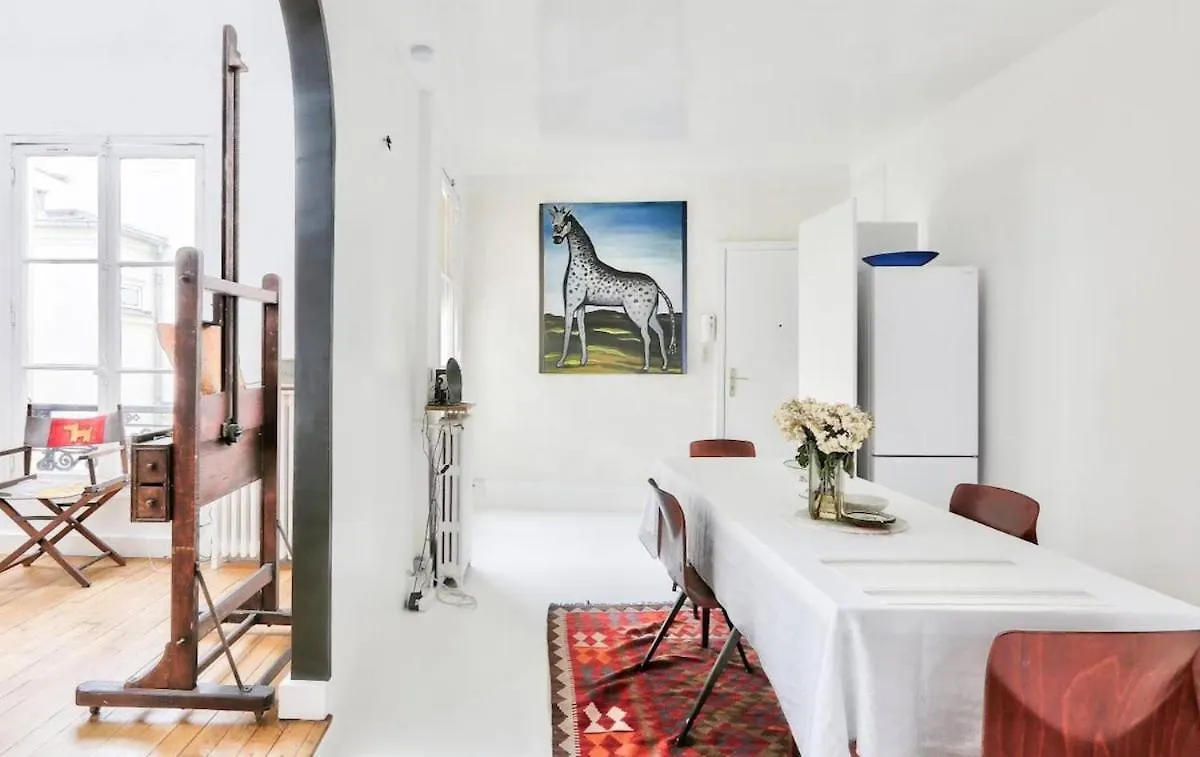 Apartment On Rue Pierre Fontaine Paris